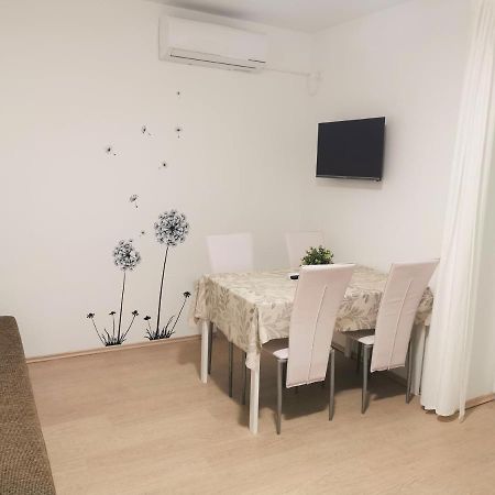 Lenka Apartments I Novalja Luaran gambar